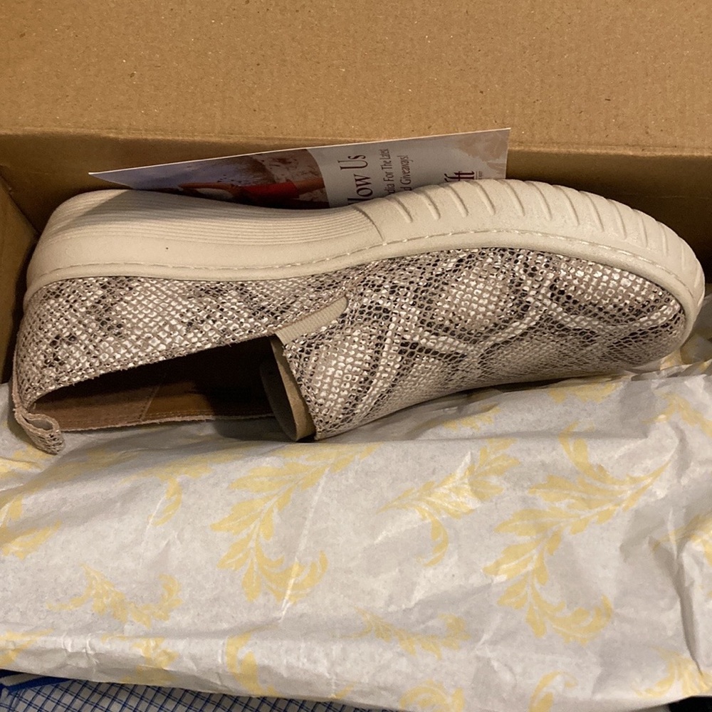 Sofft Piper lite snakeskin beautiful and comfortable shoe NIB size 9